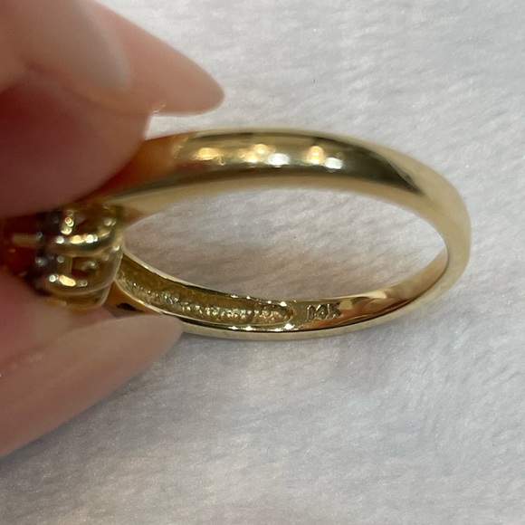 STUNNING ✨ 14k Gold Ring. - Picture 3 of 3
